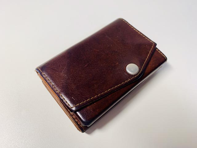 アブラサスの小さい財布の外観